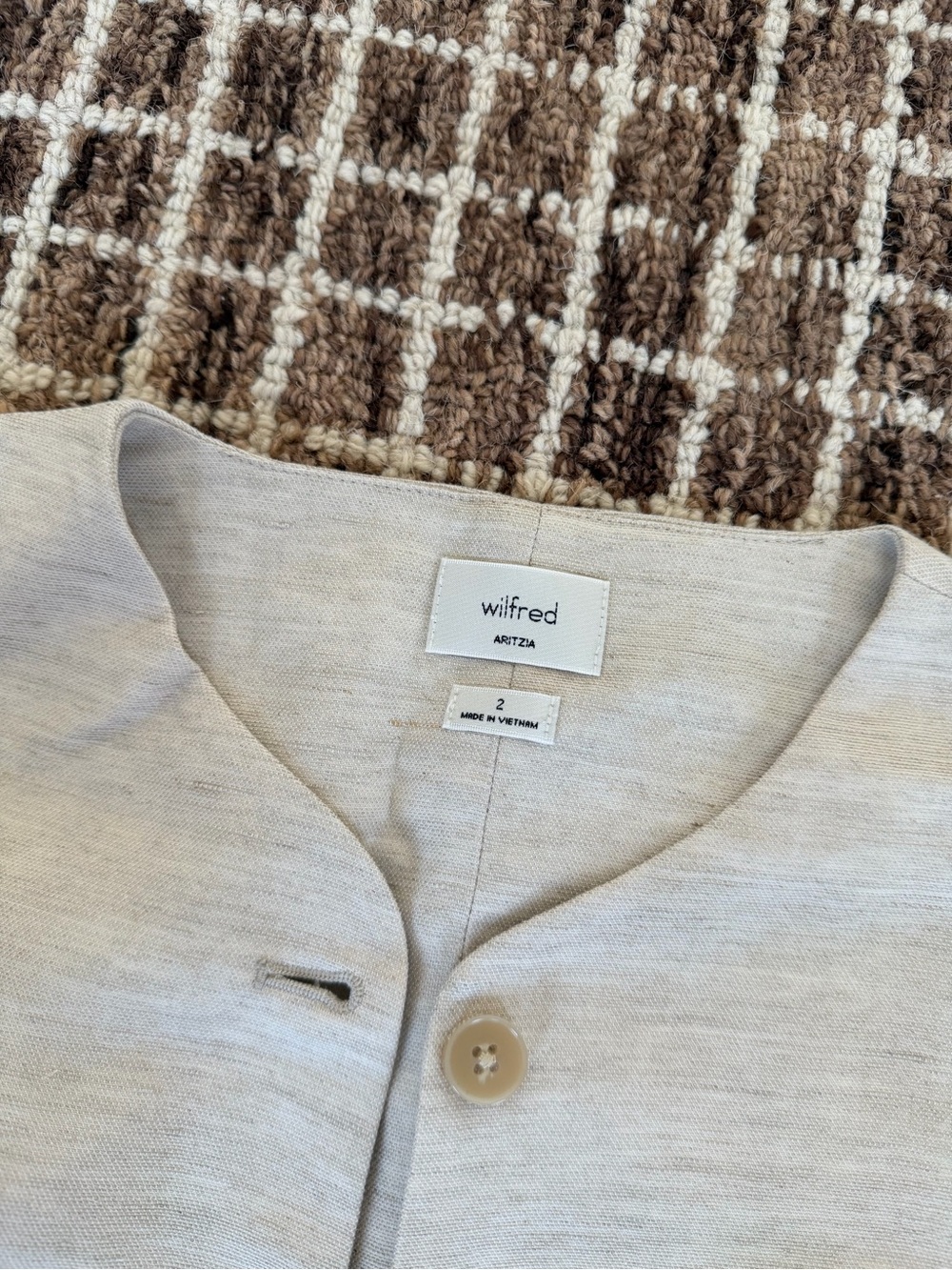 Aritzia button down vest - Picture 2 of 4